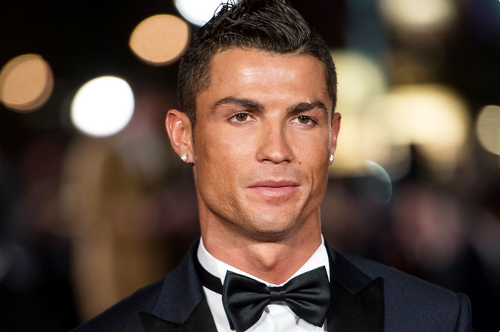 包含英超赛程吃紧，尤文图斯冲刺阶段更衣室发声，气氛紧张，球探报告显示潜力的词条