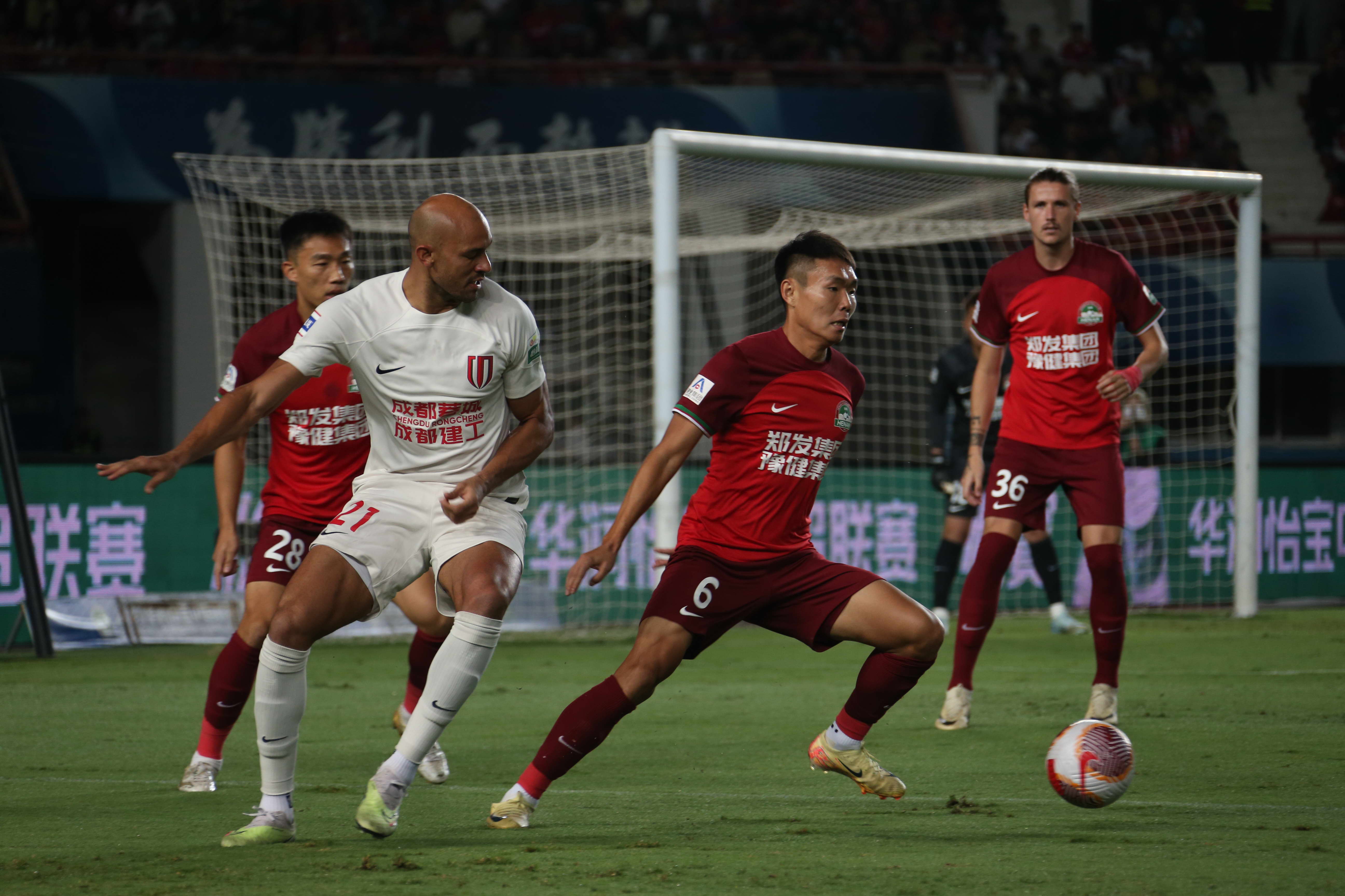 里程碑夜夏洛特黄蜂刷新队史纪录，CBA季后赛冲刺阶段刷纪录，球迷炸锅，阵容厚度经受考验的简单介绍